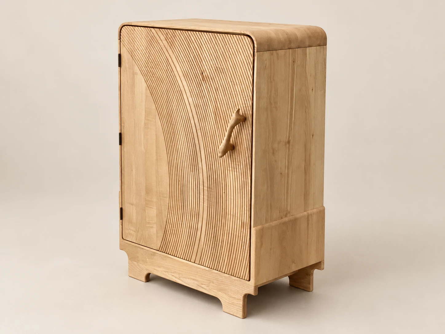 Barschrank aus Esche — Studioansicht